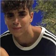 Sono uno studente universitario della facoltà di fisica, impartisco lezioni di matematica e fisica a ragazzi delle superiori/medie